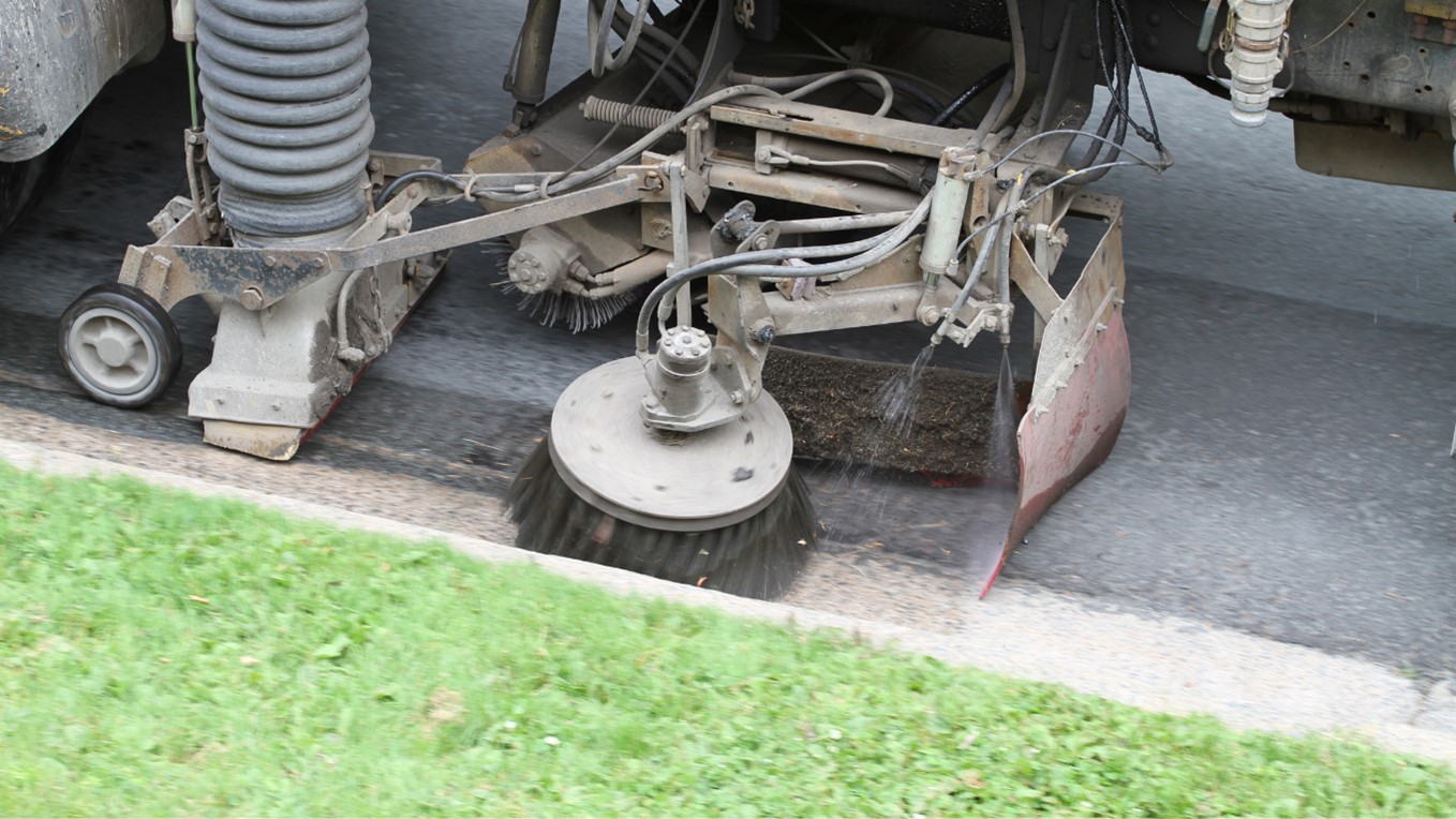 The Most Clear and Obvious Signs That It's Time for a Main Broom